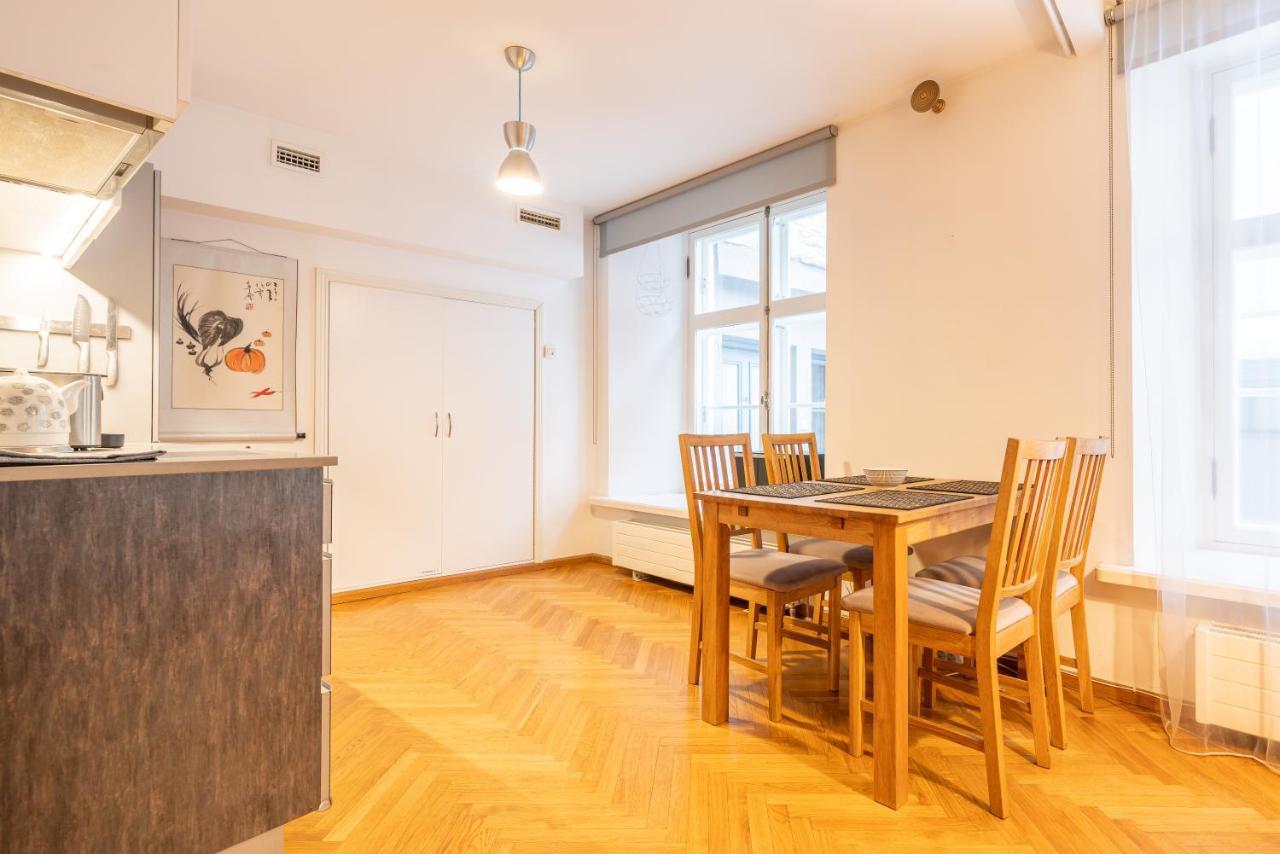 Old Town - Viru Gate Apartment Tallinn Ngoại thất bức ảnh